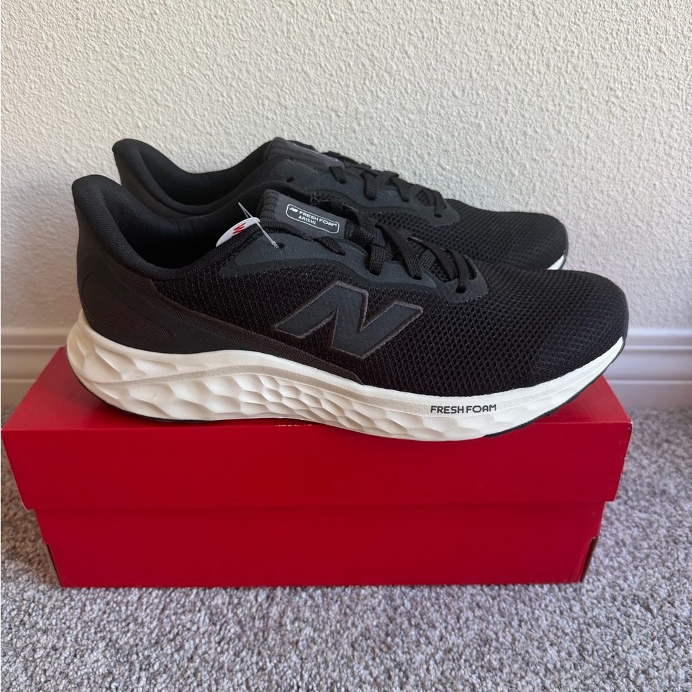 New Balance Fresh Foam Arishi v4 Athletic Sneakers in Black and Sea Salt